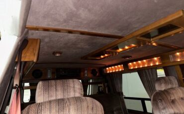 Chevrolet-G20-van-1992-Frost-White-Garnet-18