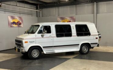Chevrolet-G20-van-1992-Frost-White-Garnet-2