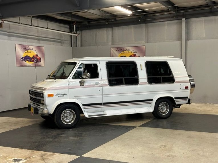 Chevrolet-G20-van-1992-Frost-White-Garnet-2