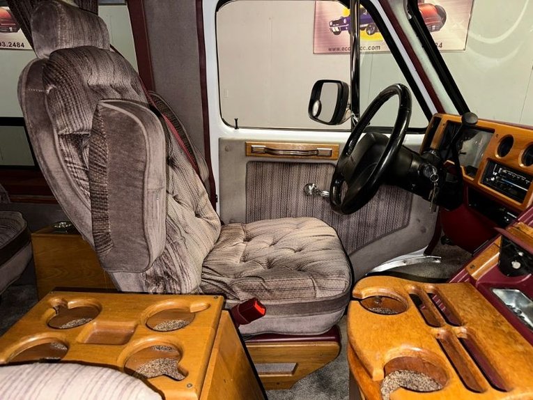 Chevrolet-G20-van-1992-Frost-White-Garnet-20
