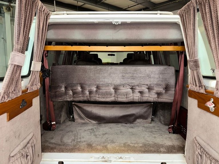 Chevrolet-G20-van-1992-Frost-White-Garnet-21