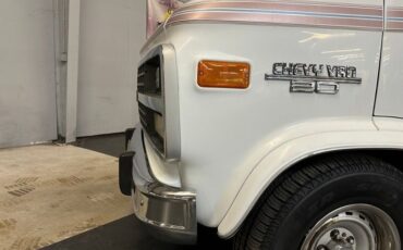 Chevrolet-G20-van-1992-Frost-White-Garnet-22