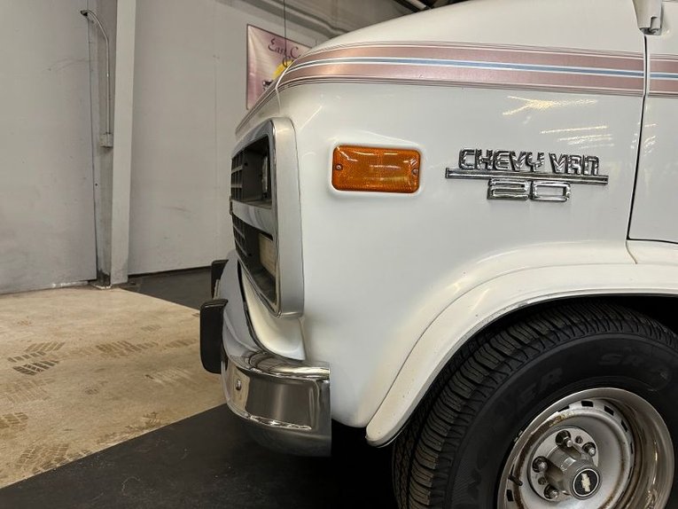 Chevrolet-G20-van-1992-Frost-White-Garnet-22