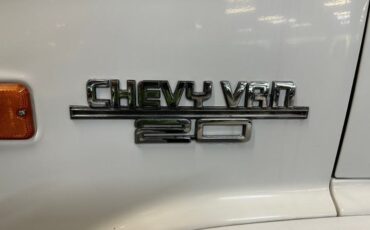 Chevrolet-G20-van-1992-Frost-White-Garnet-23
