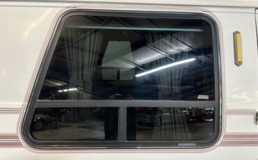 Chevrolet-G20-van-1992-Frost-White-Garnet-25