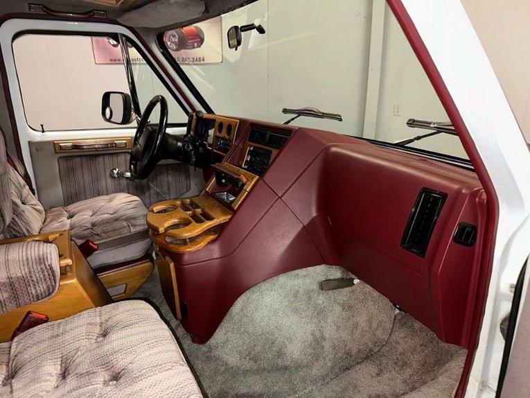 Chevrolet-G20-van-1992-Frost-White-Garnet-26