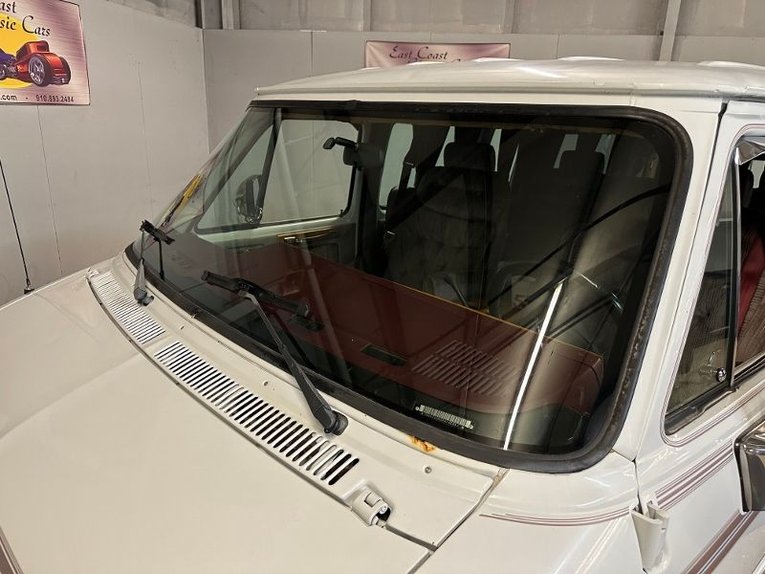 Chevrolet-G20-van-1992-Frost-White-Garnet-27