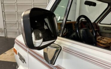 Chevrolet-G20-van-1992-Frost-White-Garnet-28