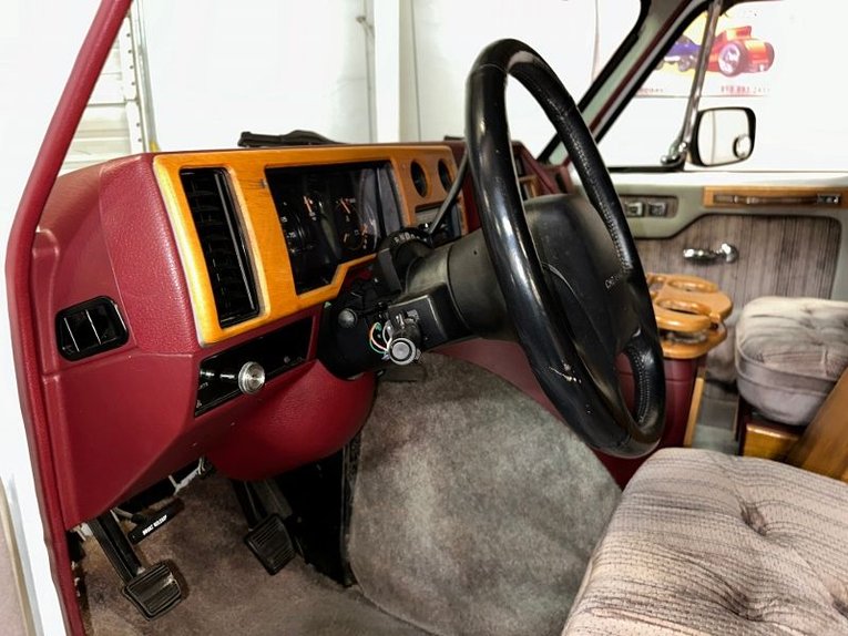 Chevrolet-G20-van-1992-Frost-White-Garnet-3