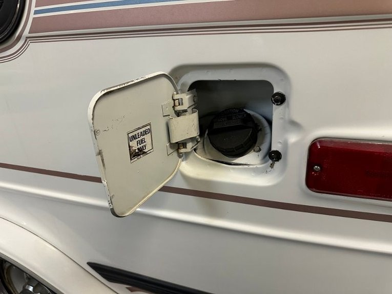 Chevrolet-G20-van-1992-Frost-White-Garnet-30