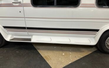 Chevrolet-G20-van-1992-Frost-White-Garnet-31