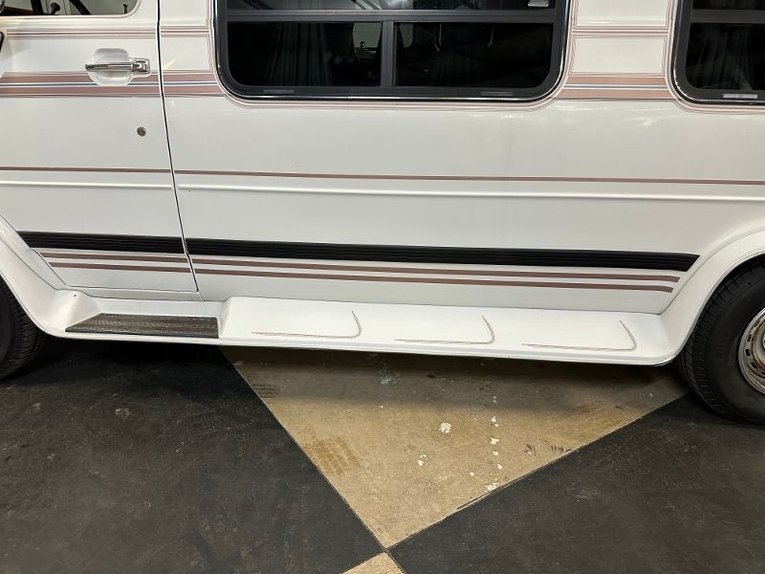 Chevrolet-G20-van-1992-Frost-White-Garnet-31