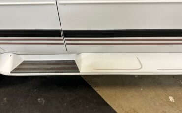 Chevrolet-G20-van-1992-Frost-White-Garnet-32