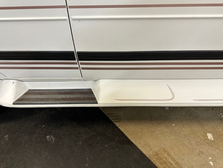 Chevrolet-G20-van-1992-Frost-White-Garnet-32