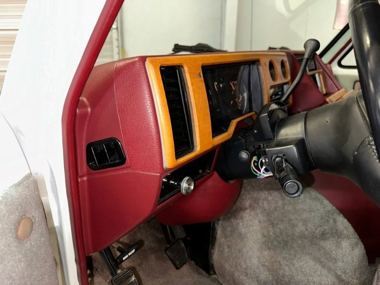 Chevrolet-G20-van-1992-Frost-White-Garnet-33