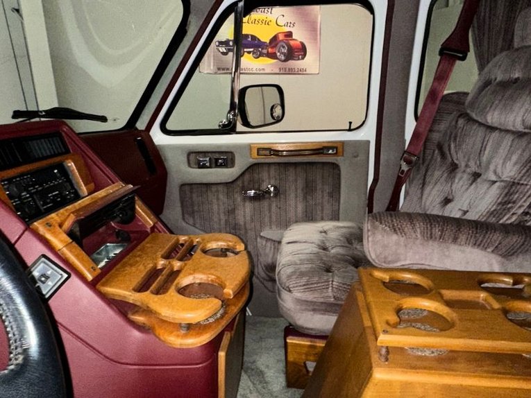 Chevrolet-G20-van-1992-Frost-White-Garnet-34