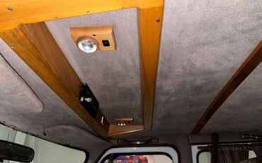Chevrolet-G20-van-1992-Frost-White-Garnet-35