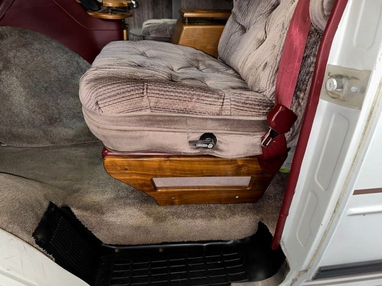 Chevrolet-G20-van-1992-Frost-White-Garnet-36