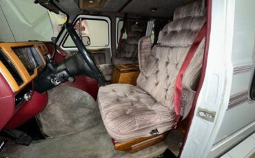 Chevrolet-G20-van-1992-Frost-White-Garnet-37