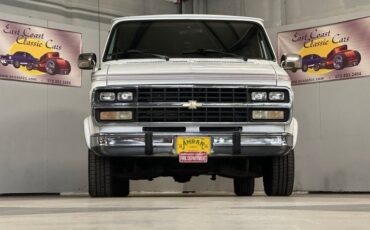 Chevrolet-G20-van-1992-Frost-White-Garnet-38