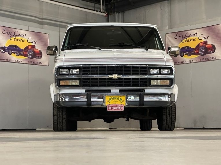 Chevrolet-G20-van-1992-Frost-White-Garnet-38