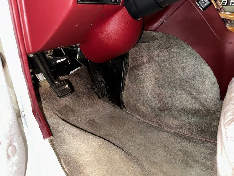 Chevrolet-G20-van-1992-Frost-White-Garnet-4