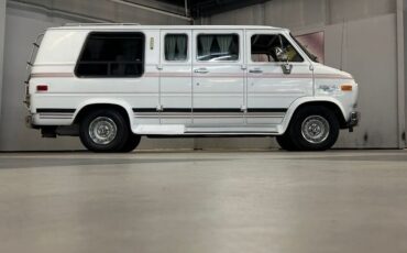 Chevrolet-G20-van-1992-Frost-White-Garnet-41