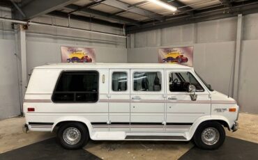 Chevrolet-G20-van-1992-Frost-White-Garnet-42