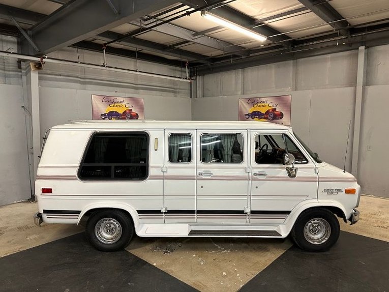 Chevrolet-G20-van-1992-Frost-White-Garnet-42
