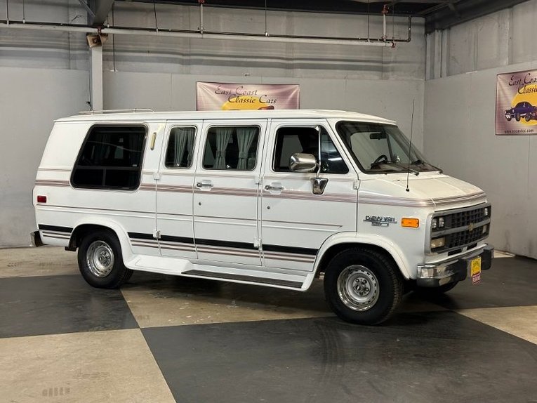 Chevrolet-G20-van-1992-Frost-White-Garnet-43