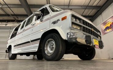 Chevrolet-G20-van-1992-Frost-White-Garnet-44
