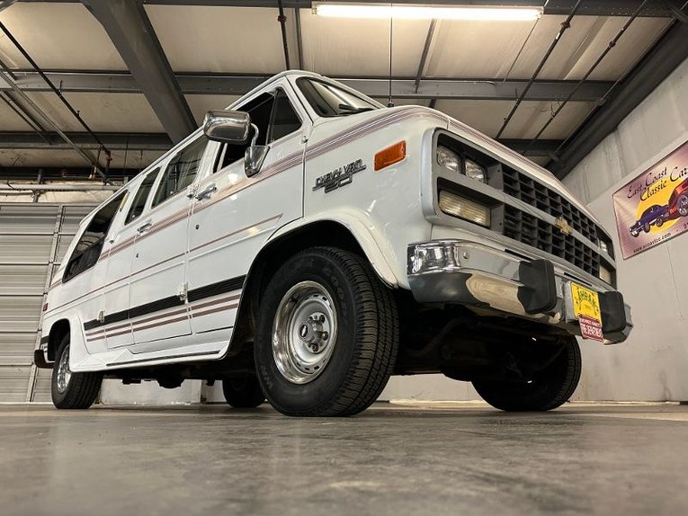 Chevrolet-G20-van-1992-Frost-White-Garnet-44