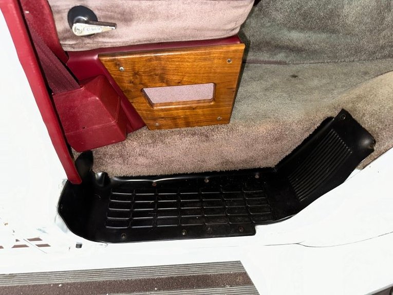Chevrolet-G20-van-1992-Frost-White-Garnet-7