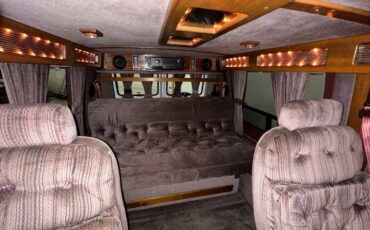 Chevrolet-G20-van-1992-Frost-White-Garnet-8