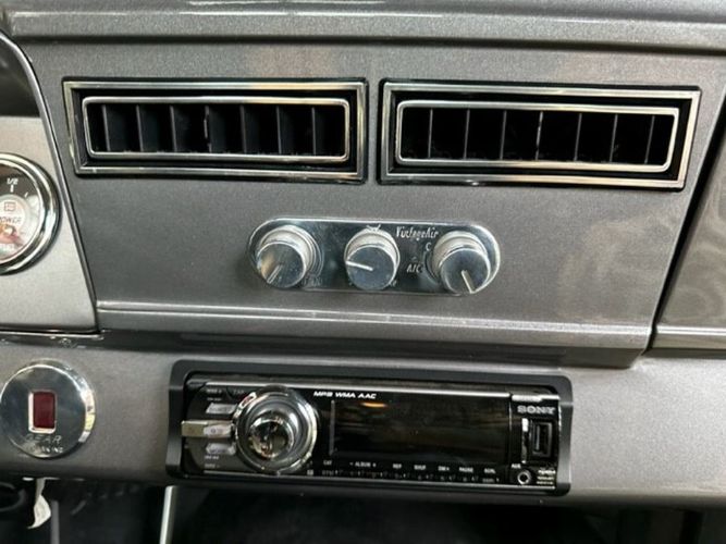 Chevrolet-Ii-1966-Gray-Black-Leather-13