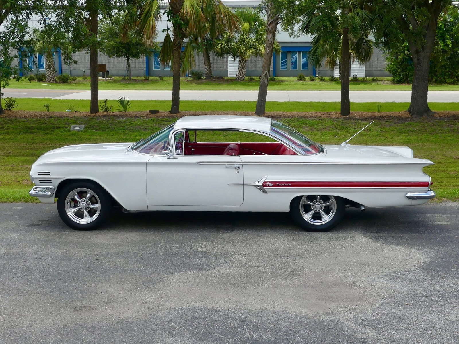 Chevrolet-Impala-1960-Coupe-9