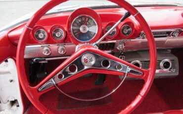 Chevrolet-Impala-1960-Ermine-White-Red-11