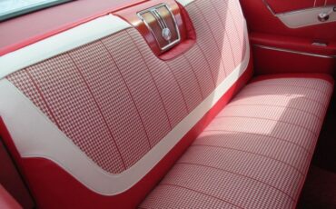 Chevrolet-Impala-1960-Ermine-White-Red-13