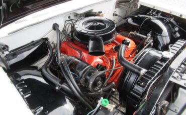 Chevrolet-Impala-1960-Ermine-White-Red-16