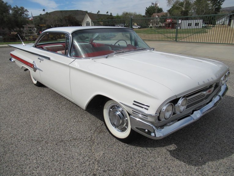 Chevrolet-Impala-1960-Ermine-White-Red-21