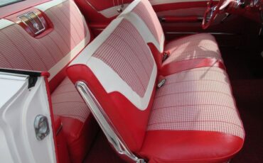Chevrolet-Impala-1960-Ermine-White-Red-9