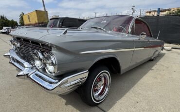Chevrolet-Impala-1961-Coupe-1