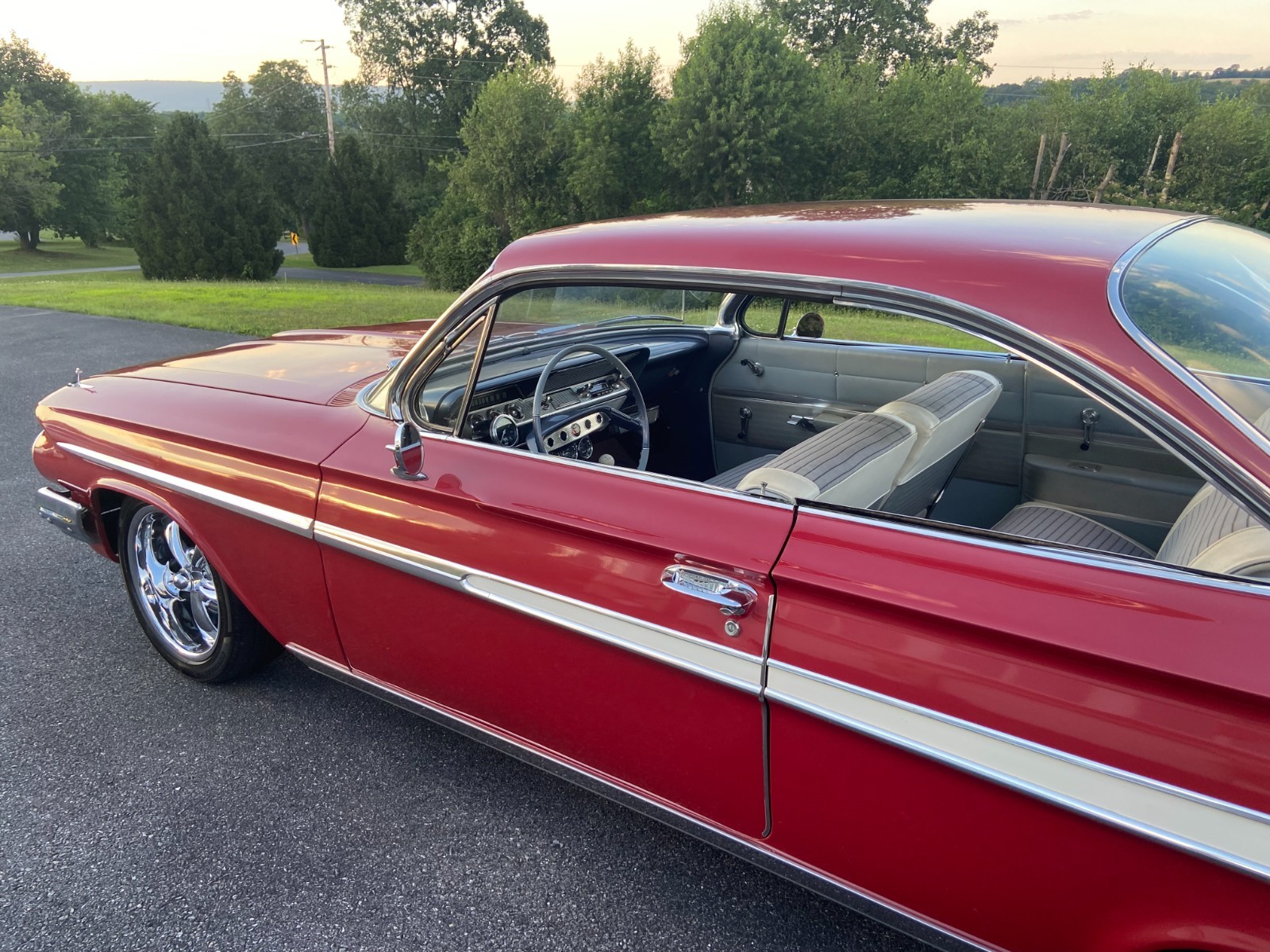 Chevrolet-Impala-1961-Coupe-16