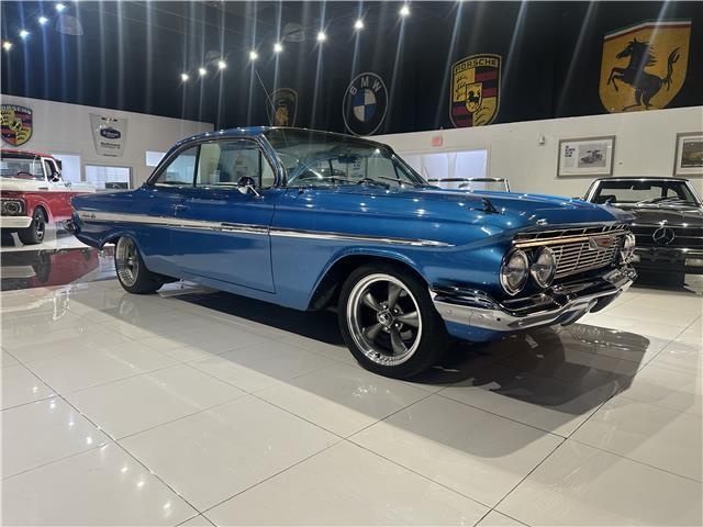 Chevrolet-Impala-1961-Coupe-2