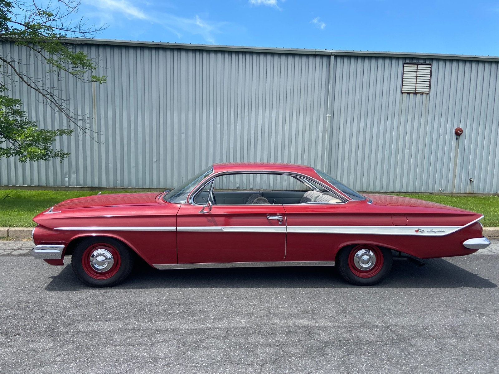 Chevrolet-Impala-1961-Coupe-2
