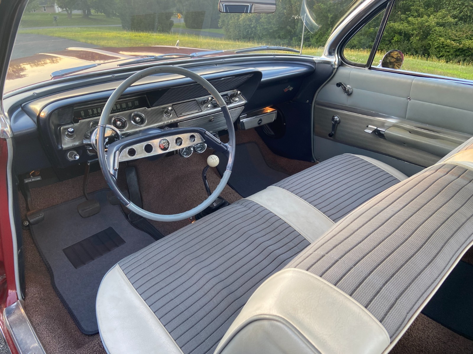 Chevrolet-Impala-1961-Coupe-30