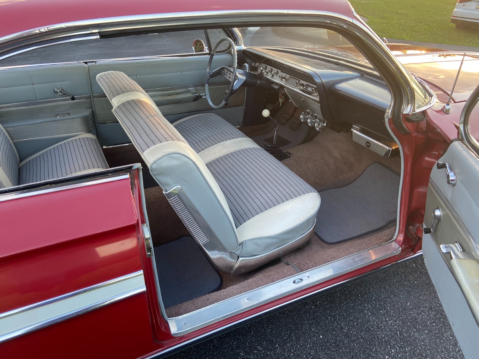 Chevrolet-Impala-1961-Coupe-31