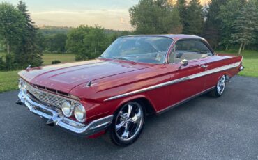 Chevrolet-Impala-1961-Coupe