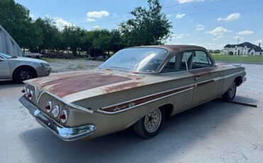 Chevrolet-Impala-1961-custom-1