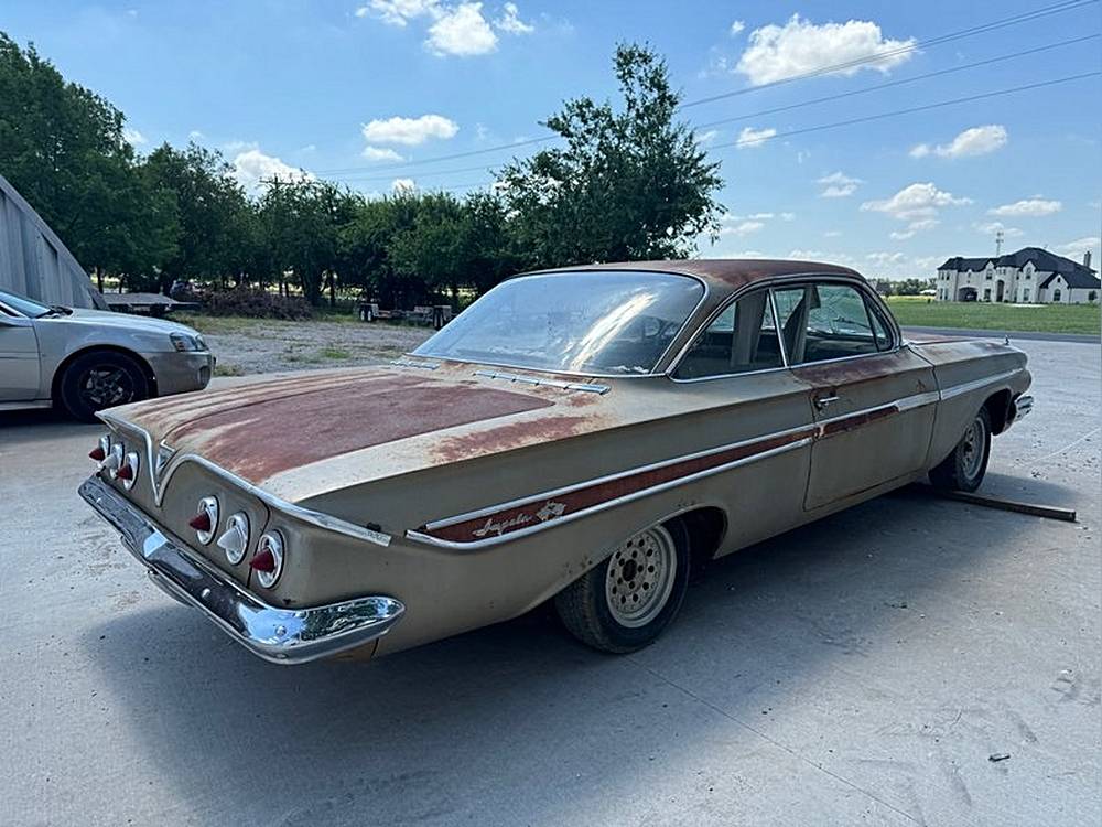 Chevrolet-Impala-1961-custom-1